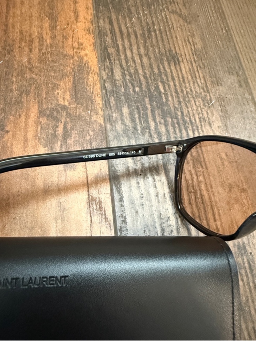 Saint Laurent Black Frame
Sunglasses with Brown/Amber
Lenses SL596 DUNE - Picture 5 of 10